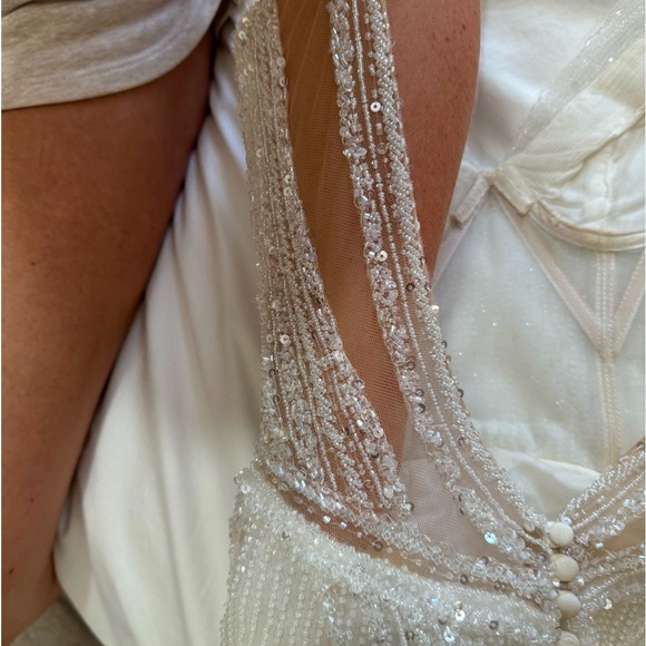 Custom made Pallas Couture wedding dress - Picture 4 of 9